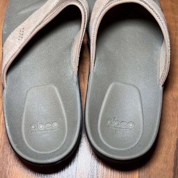 ABEO Beige and Olive Sandals flip flops woman’s size 9 - Picture 4 of 8